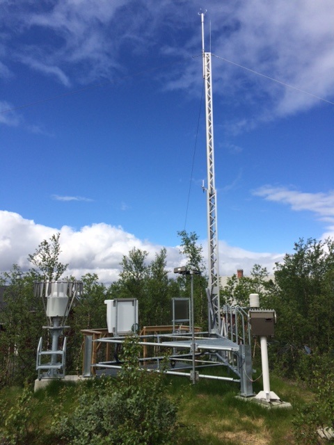 Ny SMHI synoptisk väderstation vid Abisko naturvetenskapliga station. Fotograf: Annika Kristoffersson.