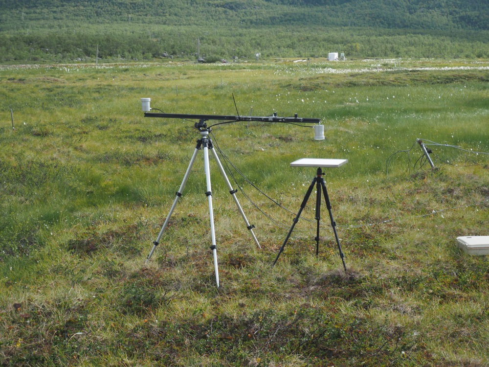 Calibration of a Skye Ltd. multispectral sensor (large tripod) using a reflectance panel (small tripod). Photo: Lars Eklundh.