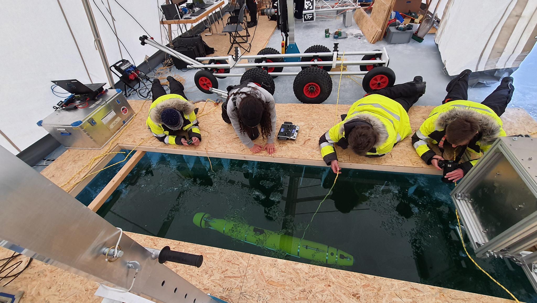 The AUV was deployed through a hole in the ice. Photo: DFKI-EurEx-Team